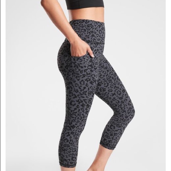 Athleta Salutation Stash Pocket Il Capri Leopard - Picture 1 of 9